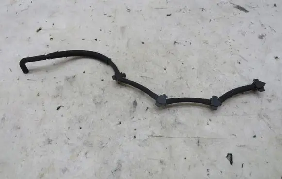 Volkswagen PASSAT B8 Fuel return line/hose 