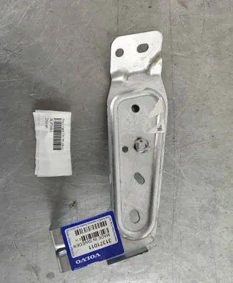Volvo XC90 Fender mounting bracket 31371011