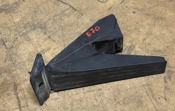 BMW X5 E70 Accelerator throttle pedal 6858574 25916010 1712120925A