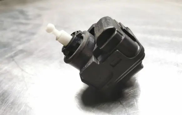 Audi A6 S6 C5 4B Headlight level adjustment motor 8L0941295