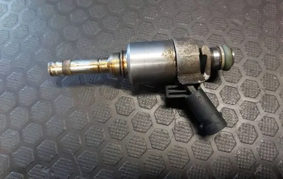 Fuel injector