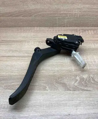 Audi Q7 4L Accelerator throttle pedal 7L0723507E 6PV00802626