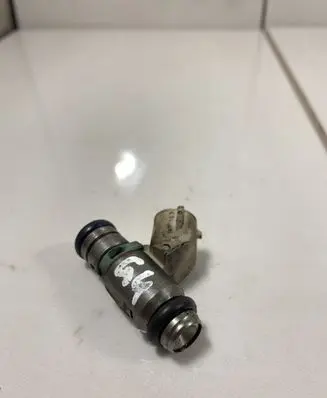 Volkswagen Golf IV Fuel injector 036031AC
