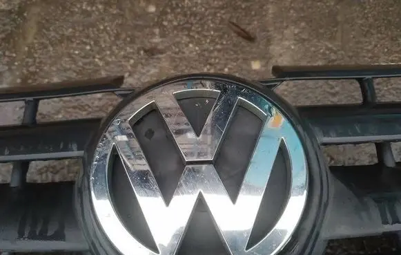 Volkswagen Fox Manufacturer badge logo/emblem 