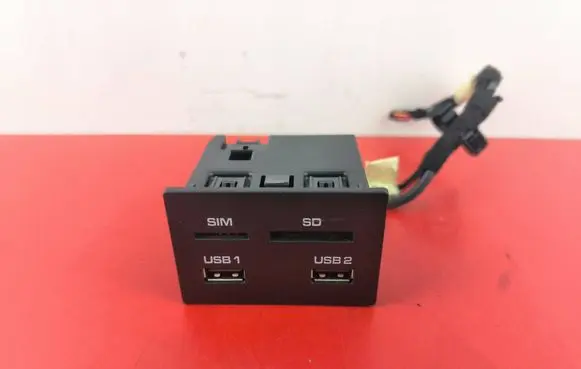 Porsche Macan (95B) USB socket connector 95B035736