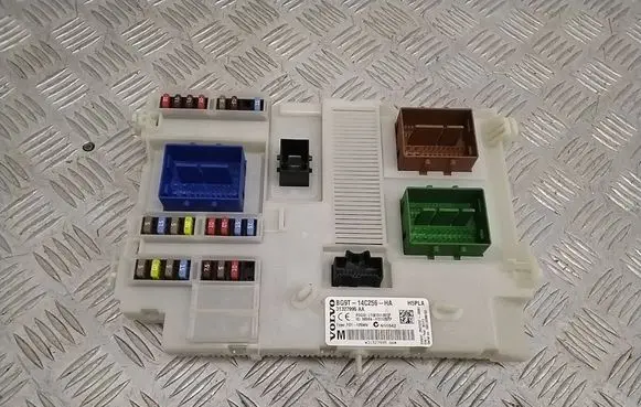 Volvo V60 Fuse module 31327995