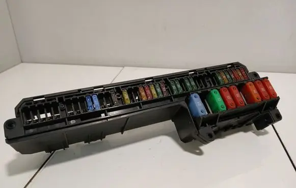 BMW 5 E60 E61 Fuse module 6957330