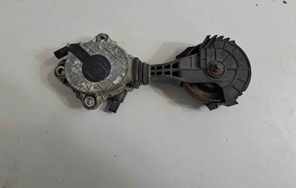 BMW 1 F20 F21 Alternator belt tensioner 7598832