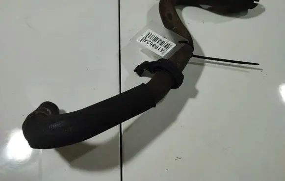 Engine coolant pipe/hose