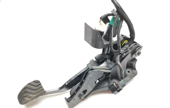 Renault Clio V Brake pedal