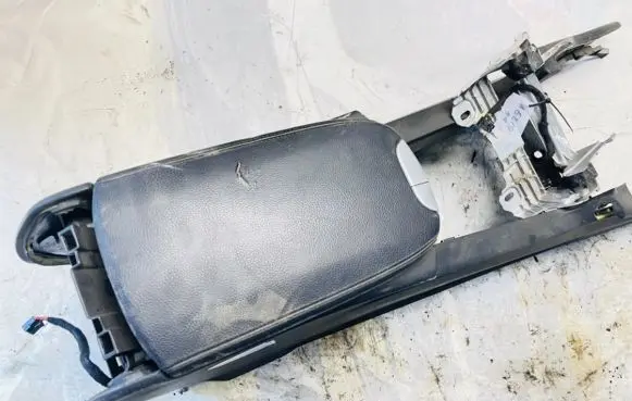 Mercedes-Benz ML W164 Armrest A1646800255
