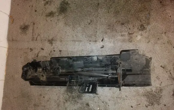 BMW 1 E81 E87 Radiator mount bracket 7524914