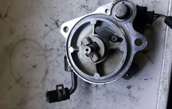 Toyota Yaris Vacuum pump