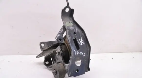 Engine mount bracket