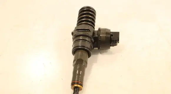 Volkswagen PASSAT B6 Fuel injector 0414720215