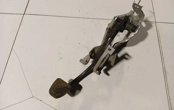 Opel Zafira A Clutch pedal 