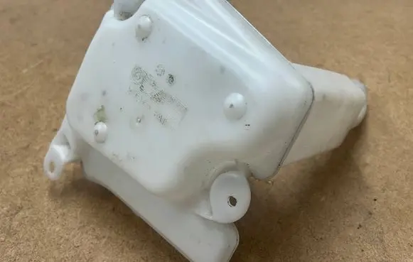BMW 3 E46 Windshield washer fluid reservoir/tank 61687010988 7010988
