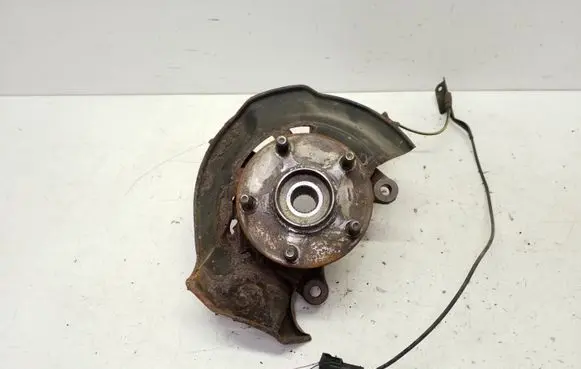 Toyota Prius+ (ZVW40) Front wheel hub