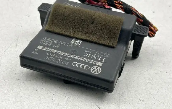 Volkswagen Golf Plus Gateway control module 1K0907530C 0325 1K0907951