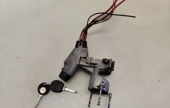Volkswagen Transporter - Caravelle T4 Ignition lock 701905851