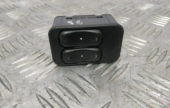 Opel Zafira A Electric window control switch 90561088 13363201