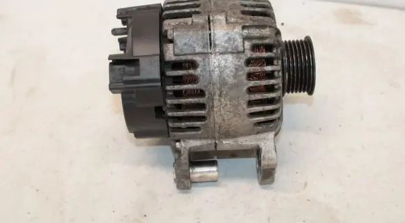 Volkswagen Golf V Generator/alternator 03C903023B TG11C015