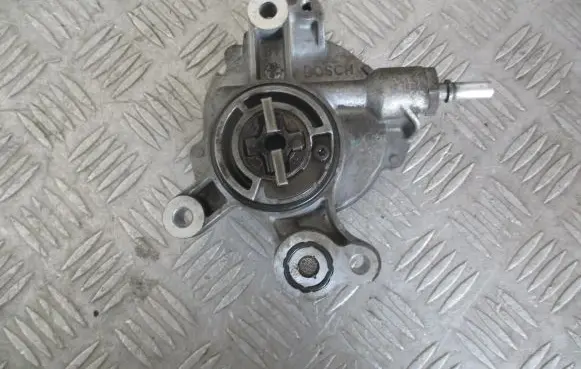 Ford Mondeo MK IV Vacuum pump