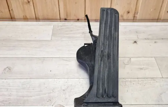 Volkswagen Touran I Accelerator throttle pedal 1T1721503H 6PV00868900