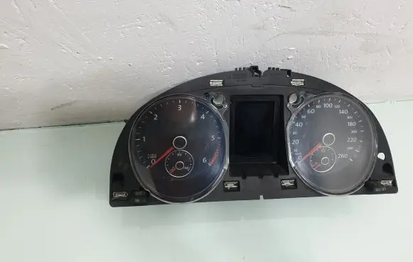 Volkswagen PASSAT B6 Speedometer (instrument cluster) 3C0920872B