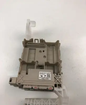 Toyota Aygo AB40 Fuse module 827300H030