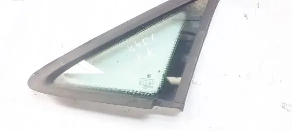 Volkswagen Touran I Front triangle window/glass 