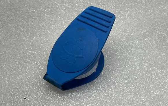 Audi A6 Allroad C5 Windshield washer fluid reservoir/tank 8D0955455