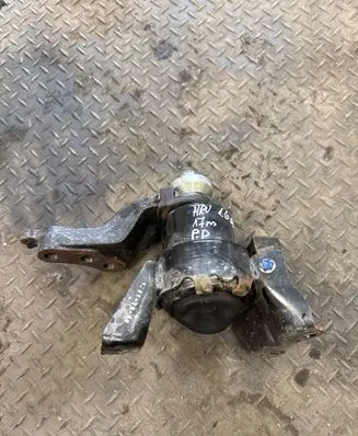 Honda HR-V Engine mount bracket