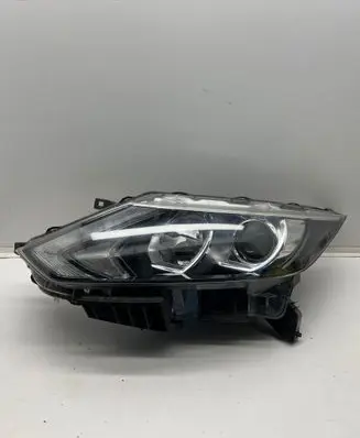 Nissan Qashqai Headlight/headlamp 10018014