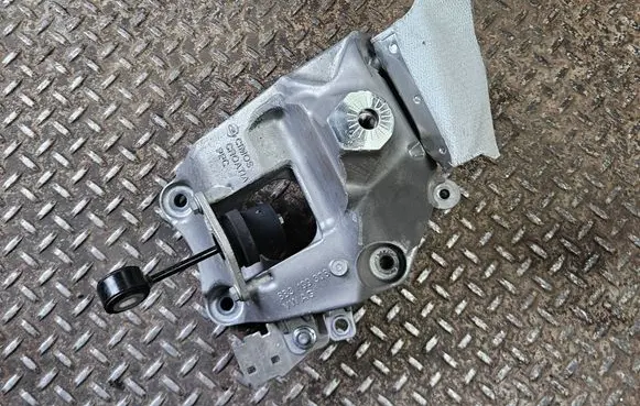 Audi A5 Engine mounting bracket 8B3199308