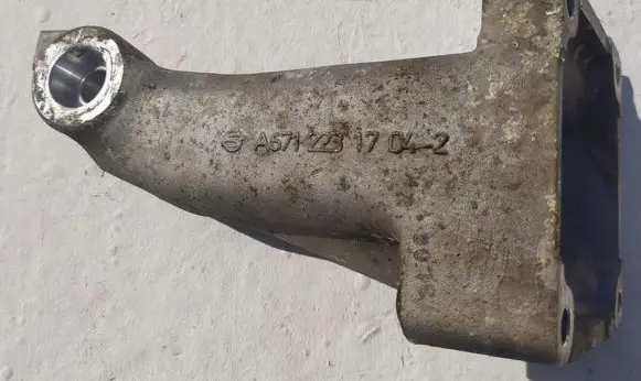 SsangYong Rodius Engine mounting bracket A6712231704