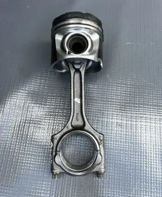 Volvo XC60 Piston with connecting rod