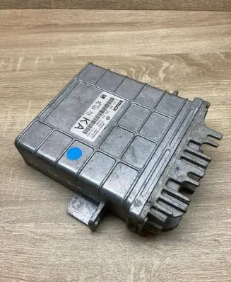 Opel Vectra B Engine control unit/module ECU 90464735 0281001335