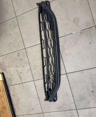 Honda HR-V Front bumper lower grill 71103T7JH000