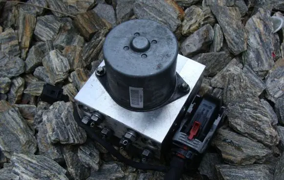Volkswagen Tiguan ABS Pump 5N0614109AH 54085769J 17618953A