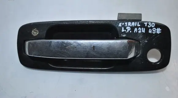 Nissan X-Trail T30 Loading door exterior handle/bracket 