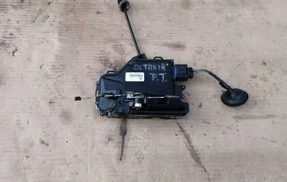 Skoda Octavia Mk2 (1Z) Rear door lock 7L0839016D