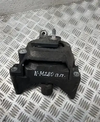 Nissan Murano Z51 Engine mount bracket 309690