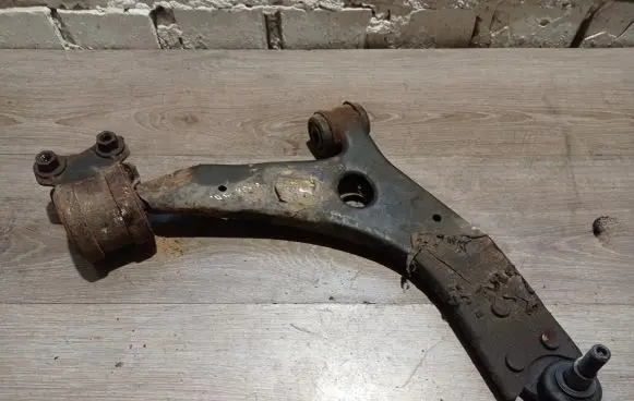Volvo V50 Front lower control arm/wishbone 31277462