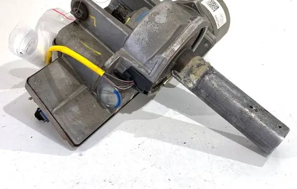 Opel Corsa D Power steering pump 55701302