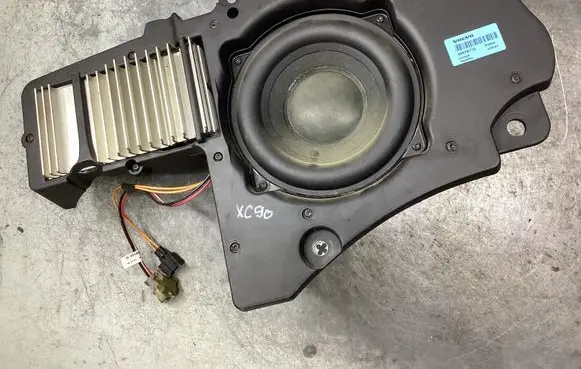 Volvo XC90 Subwoofer speaker 30679176