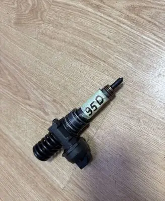 Volkswagen PASSAT B6 Fuel injector 0414720312 038130073BQ