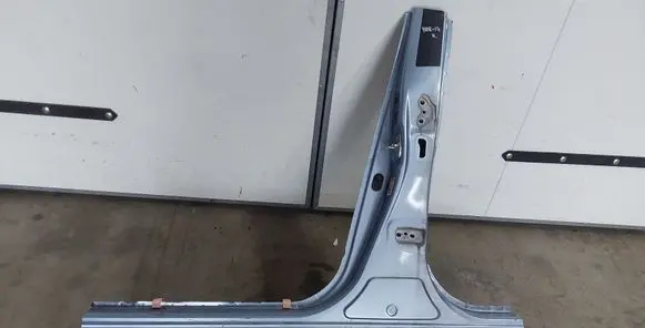 Toyota Yaris Pillar (middle) 