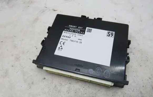 Toyota Auris E180 Other control units/modules 89990-02190