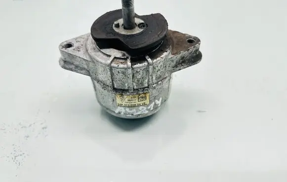 Engine mount bracket